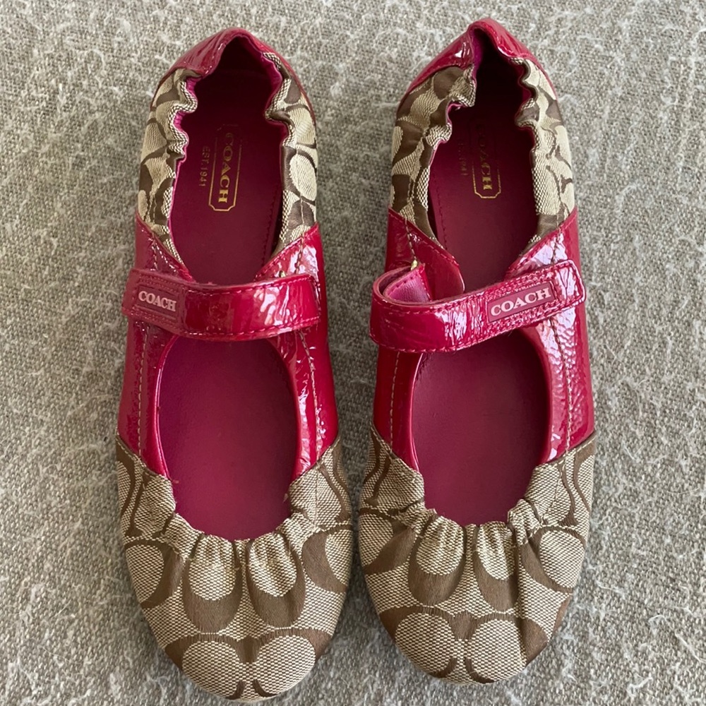 COACH flats with patent hot pink accent 7.5